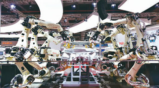 当智能机器人来敲门